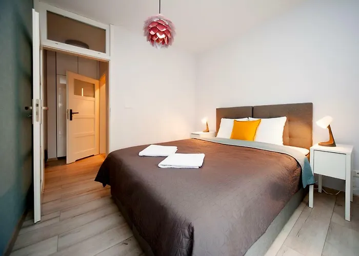 Very Berry - Maratonska 3 - Business Apartment, Garden, Check In 24h Hotel